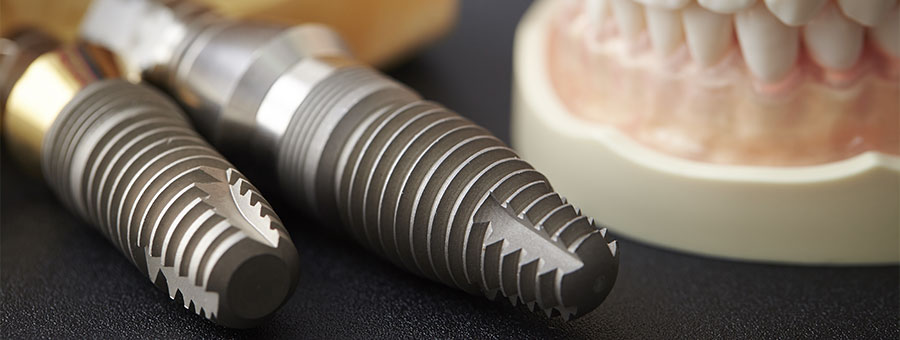 東京都港区青山の歯医者 チタン