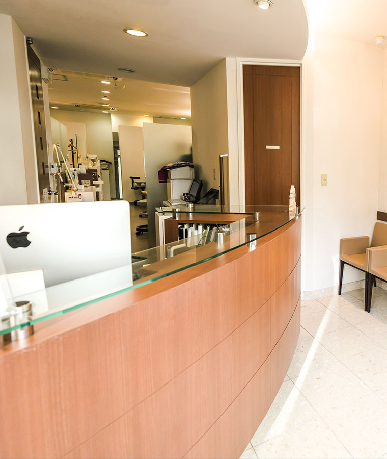 東京都港区青山の歯医者 受付